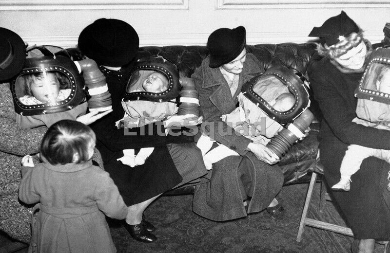 Ww2 Picture Photo Babies With Respirators Against Poison Gas London 0963
