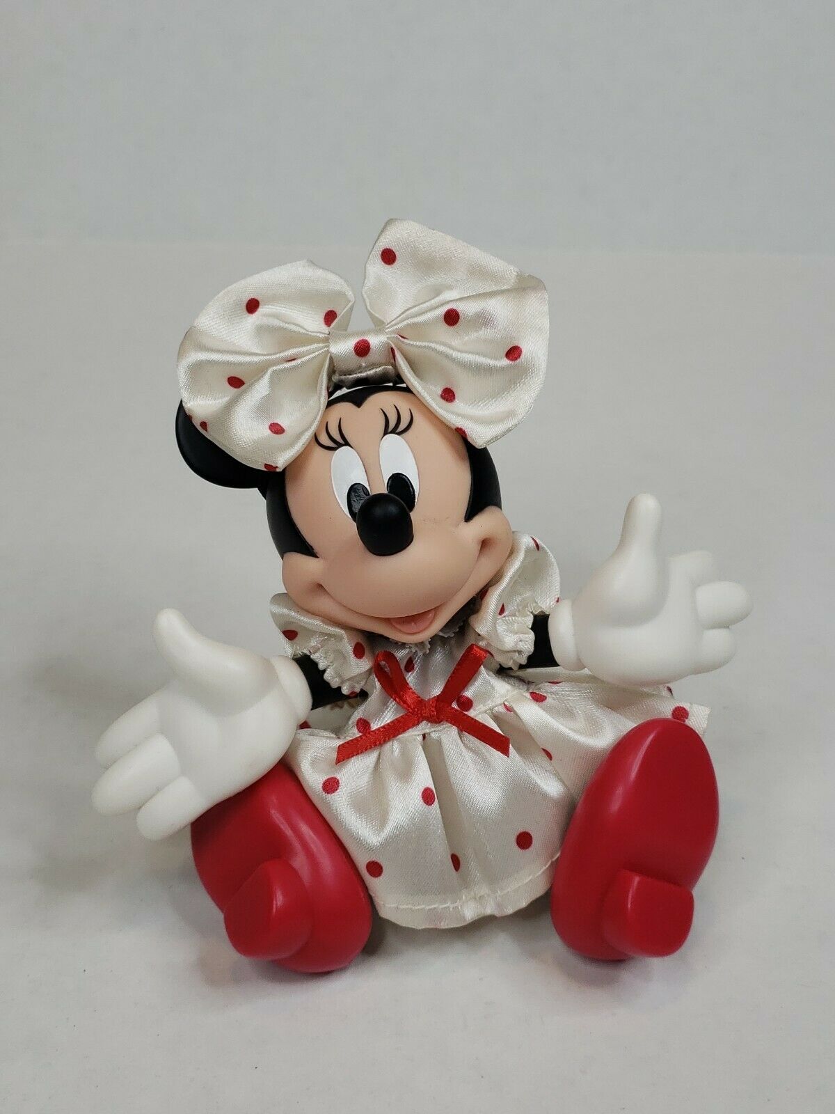 Minnie Mouse 7” Articulated Vinyl Figurine Red Polka Dot Poseable Disney Parks
