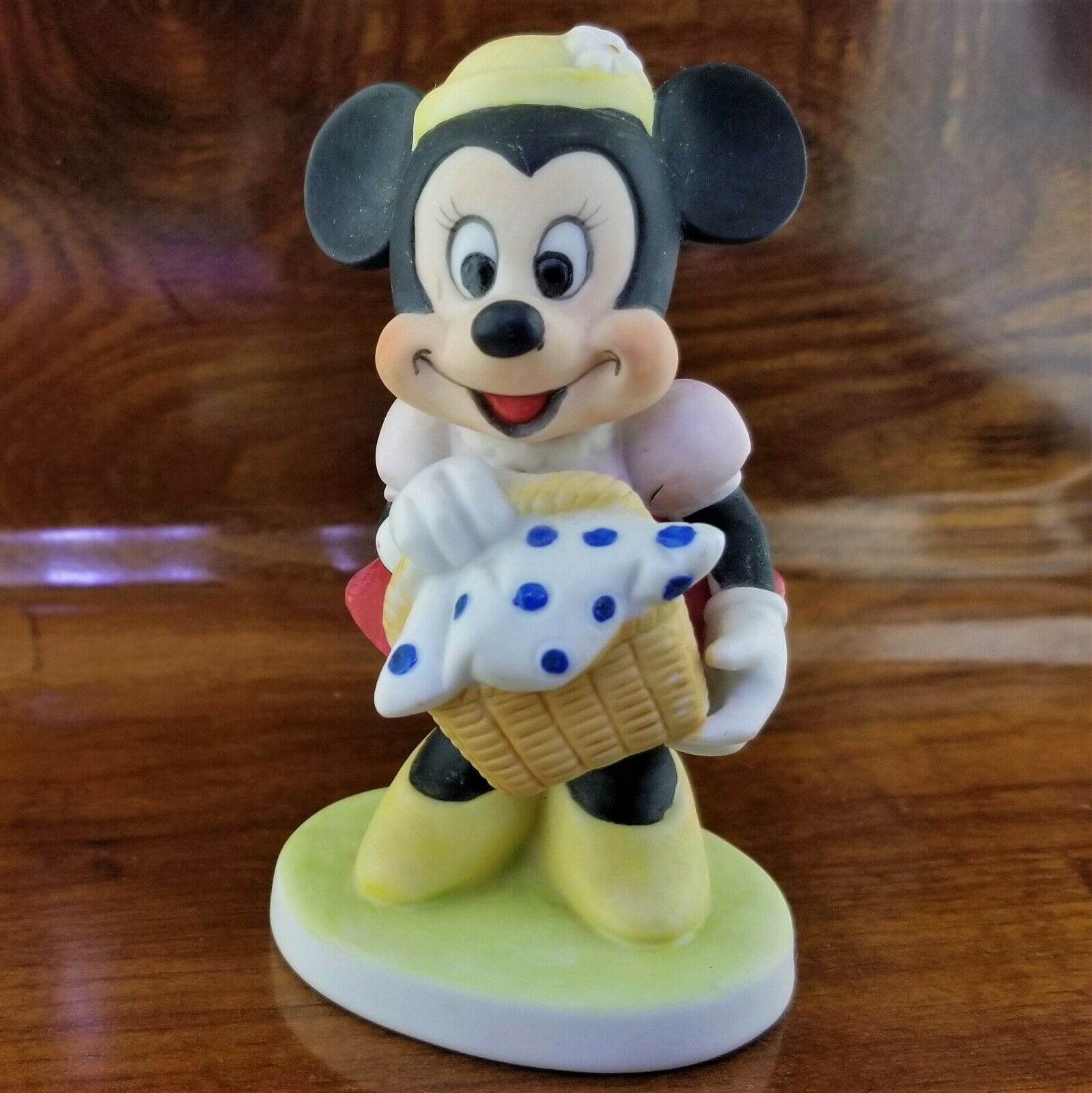 Vintage 80's Walt Disney Productions Ceramic Picnic with Minnie Mouse Figurine