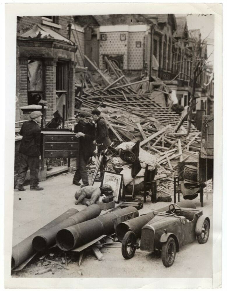 1941 Blitz Salvaging Furniture From Bombed House London England Orig. News Photo