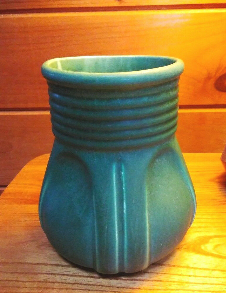 Hampshire Pottery Vase~matte Green Glaze~7”~rare Teco Buttress Shape~stunning!