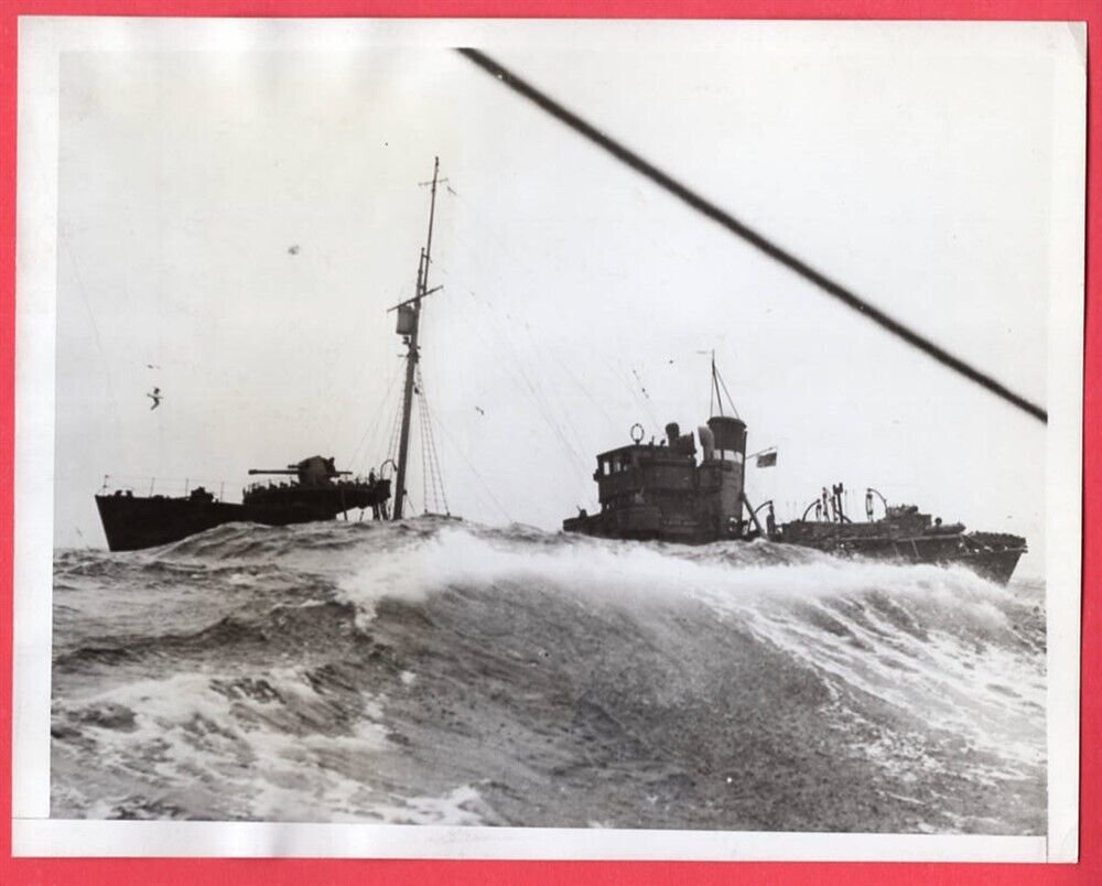 1939 British Armed Trawler Hms Kingston Amber On Patrol 7x9 Original News Photo