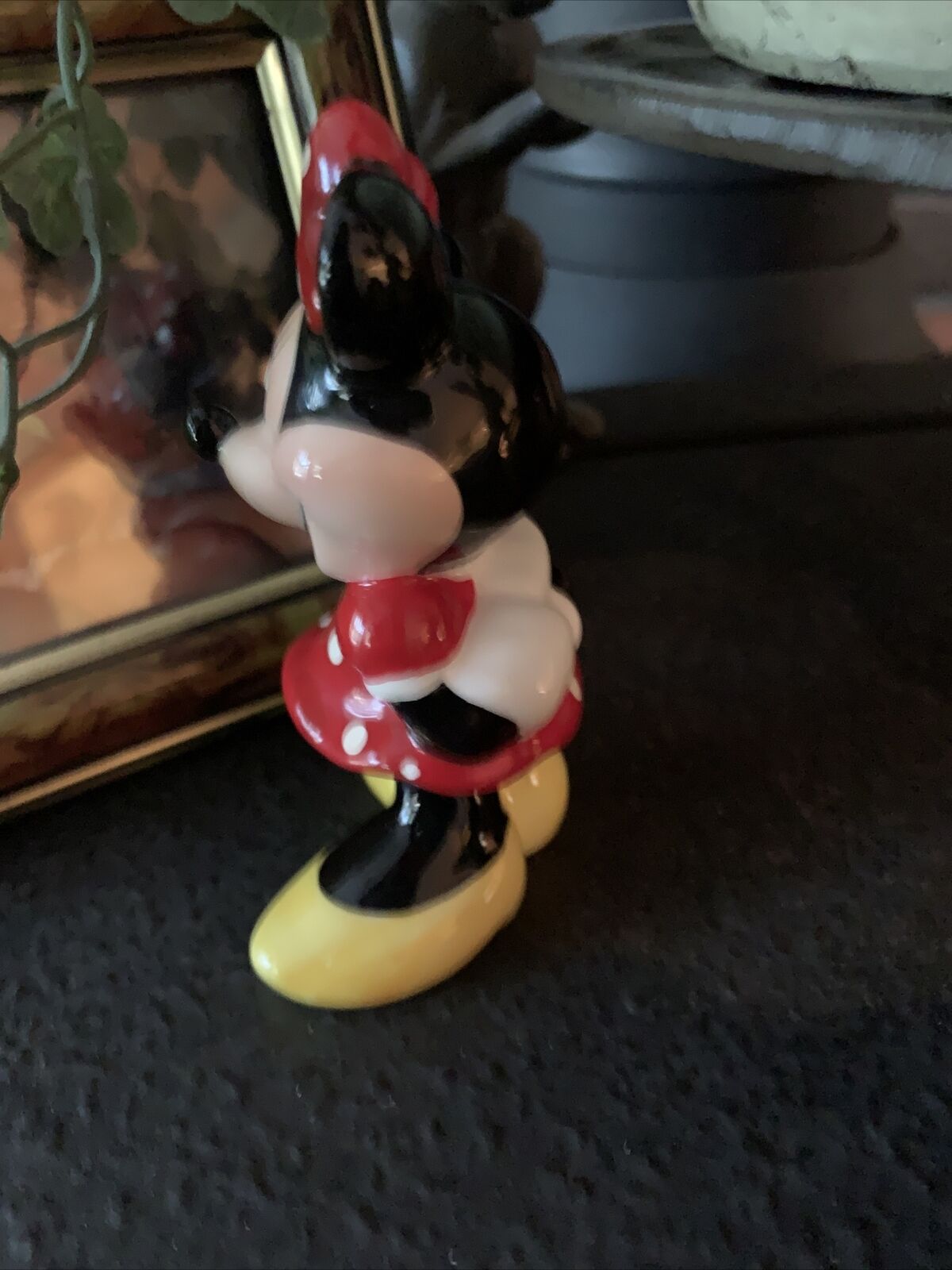 Disney Minnie Mouse Ceramic Figurine Hands Behind Back Eneseco #123498 Used